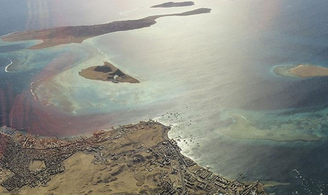 হরমুজ প্রণালিতে ইরানের লাইভ-ফায়ার নৌমহড়া, যুক্তরাষ্ট্রের সঙ্গে উত্তেজনা চরমে